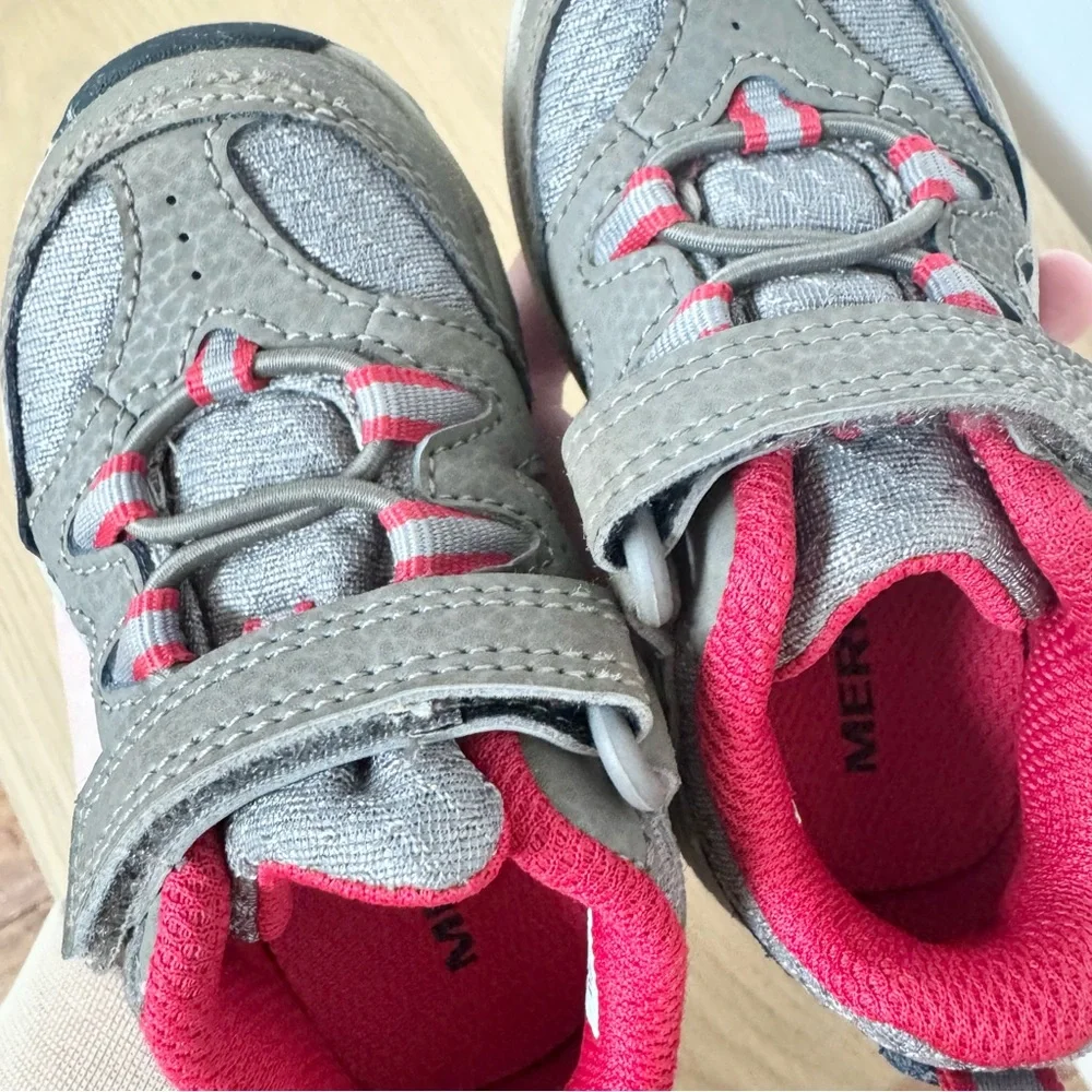 MERRELL Toddler Boys Size 5M US Hiking Shoes Outback Low